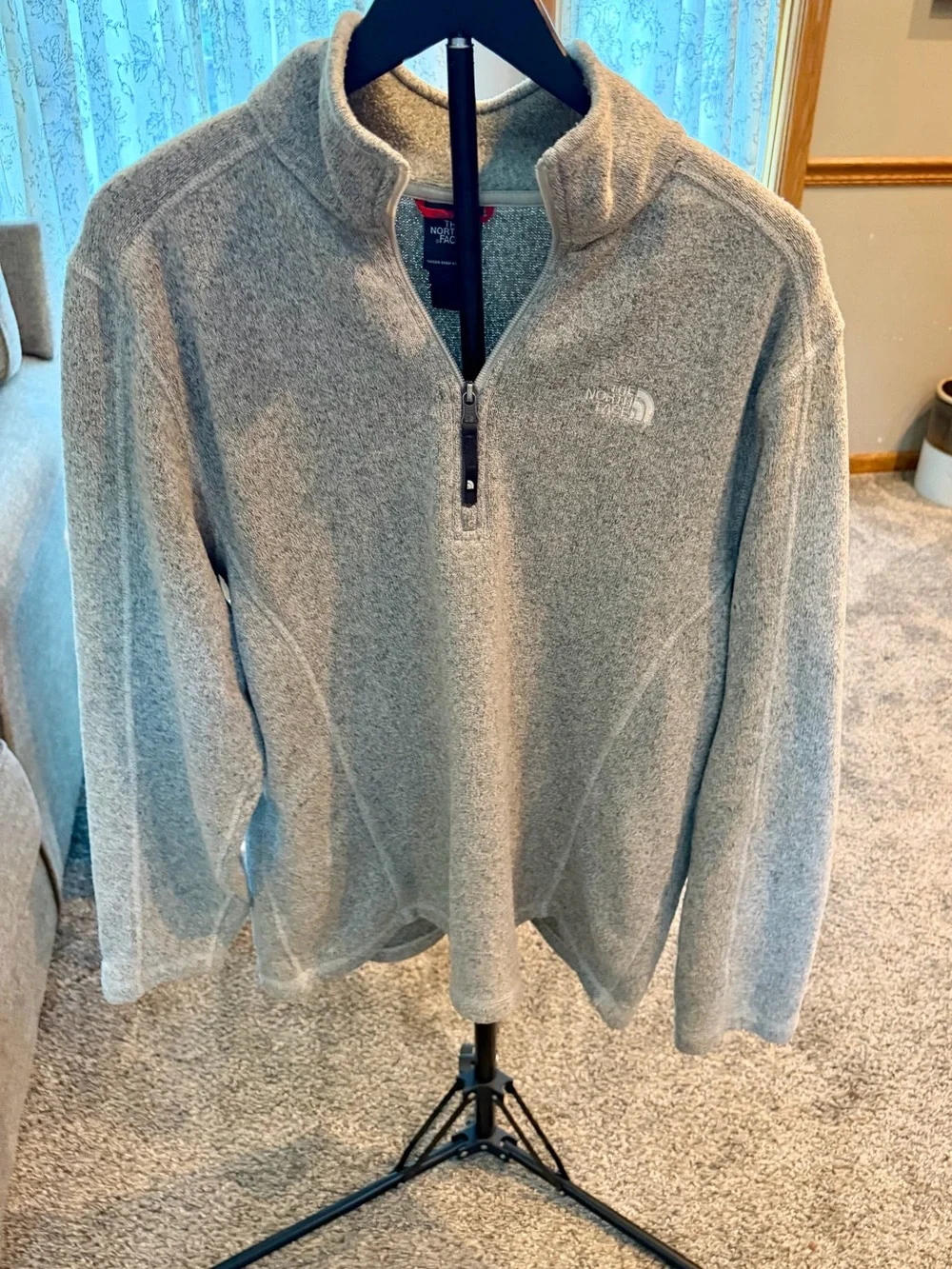 The North Face Men’s Light Gray Quarter-Zip Fleece Pullover